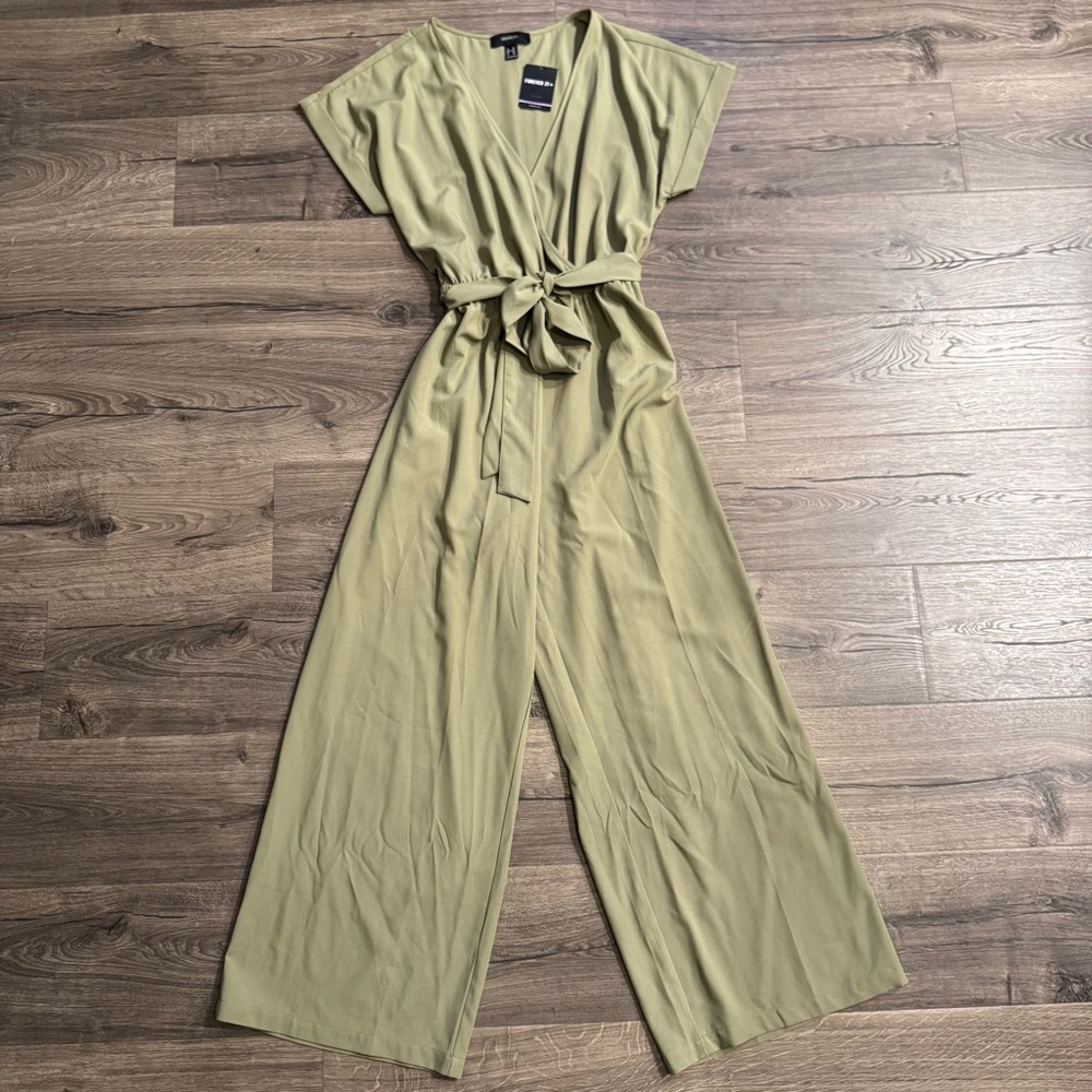 Forever 21+ Plus Green Olive Jumpsuit Women Size 0X New V Cut Belt